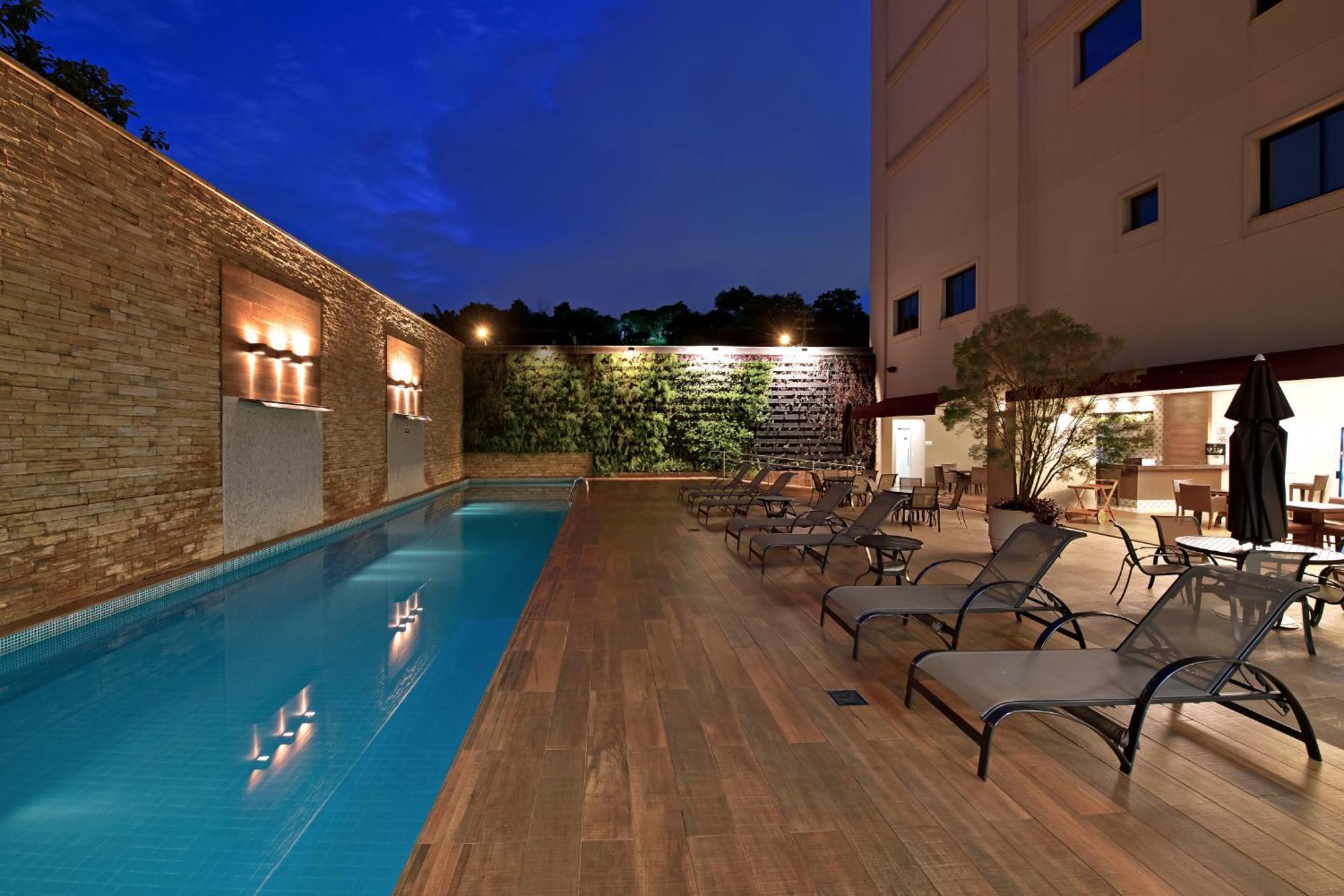 Hotel Mont Blanc Premium Ribeirão Preto Exteriér fotografie Hotel's pool