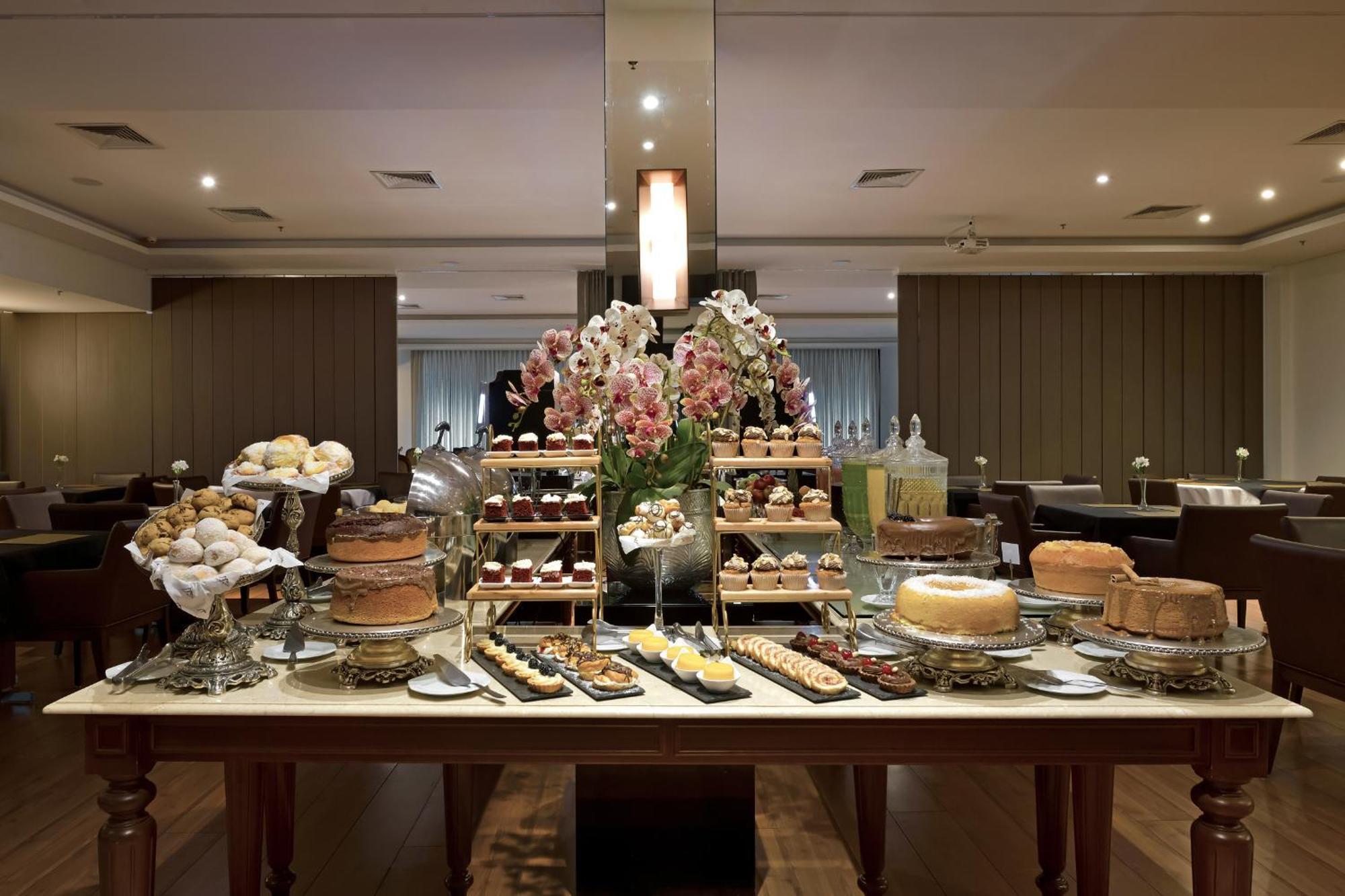 Hotel Mont Blanc Premium Ribeirão Preto Exteriér fotografie A dessert buffet