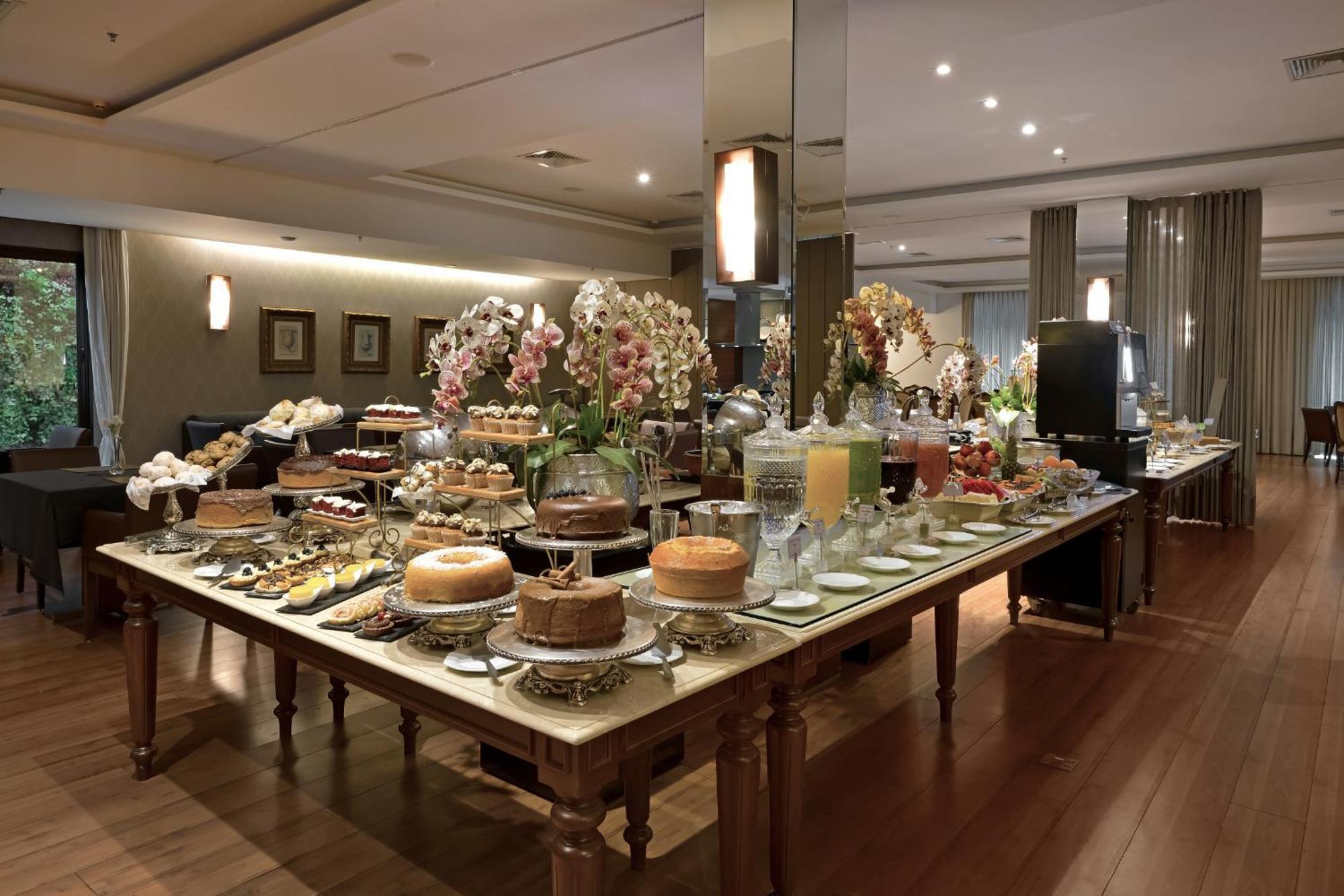 Hotel Mont Blanc Premium Ribeirão Preto Exteriér fotografie A dessert buffet