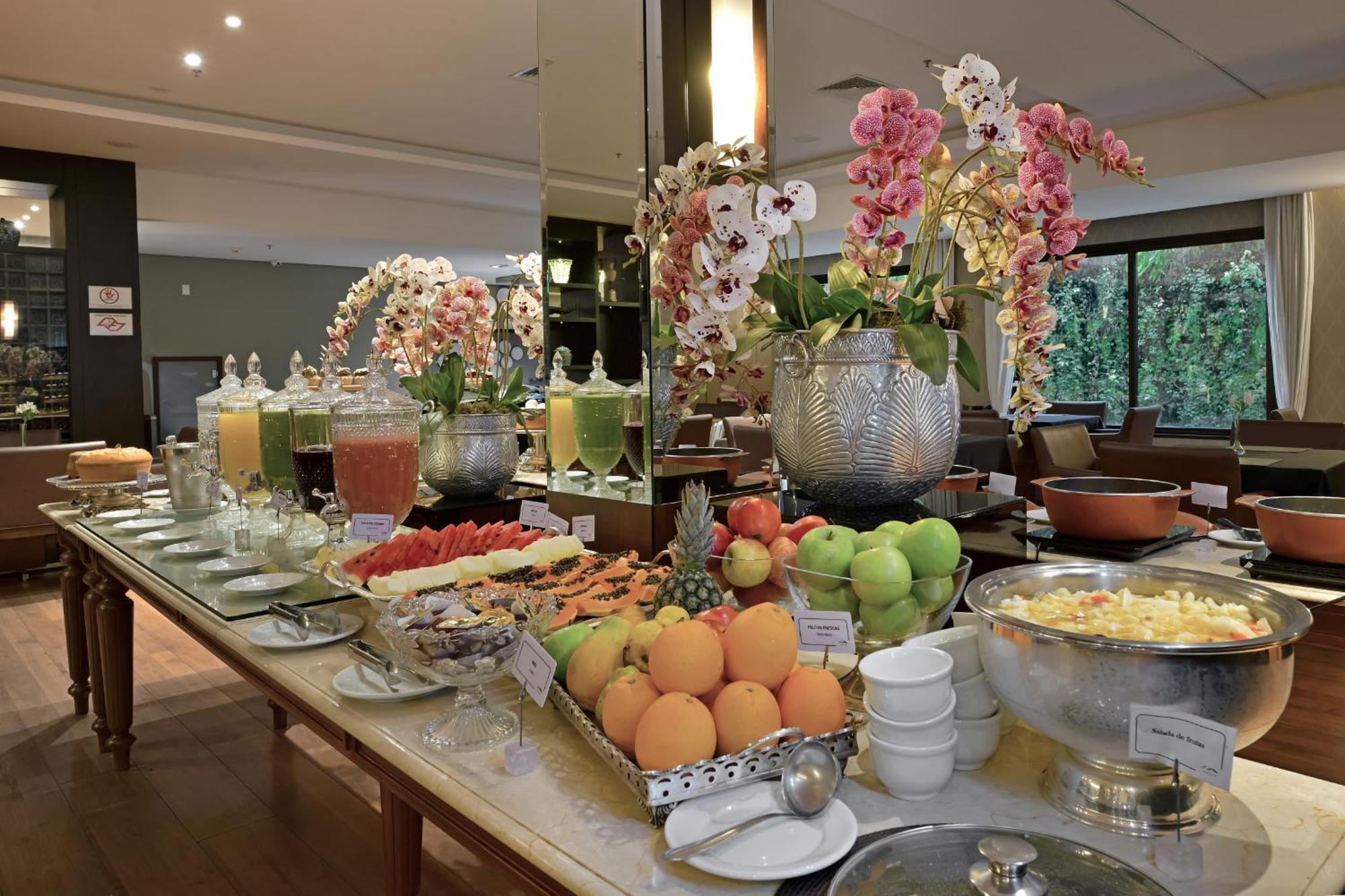Hotel Mont Blanc Premium Ribeirão Preto Exteriér fotografie A fruit buffet