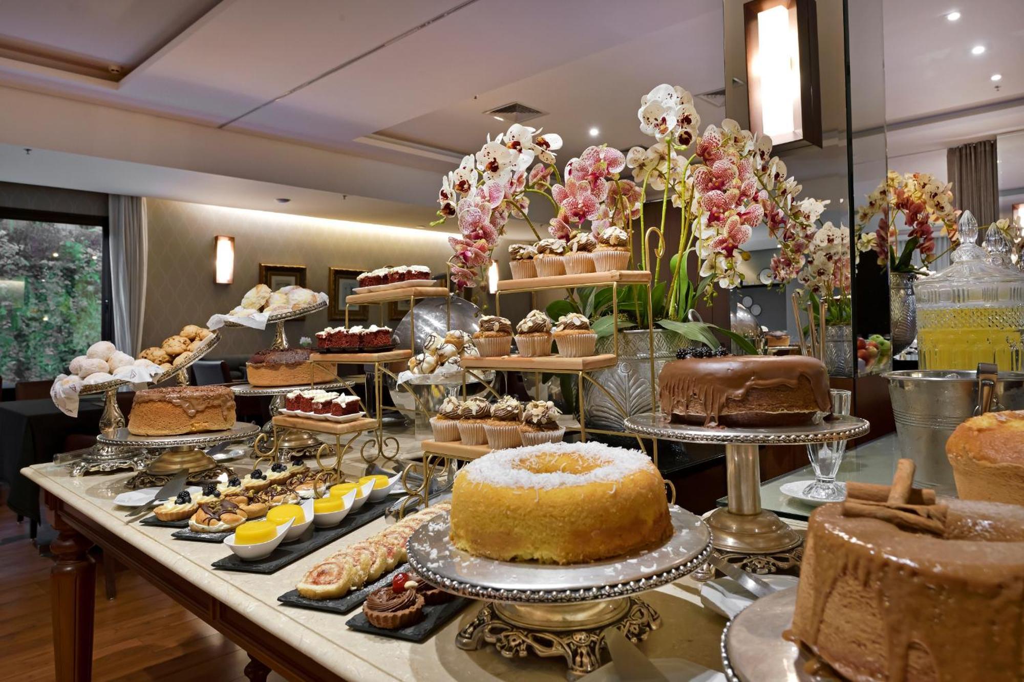 Hotel Mont Blanc Premium Ribeirão Preto Exteriér fotografie A dessert buffet