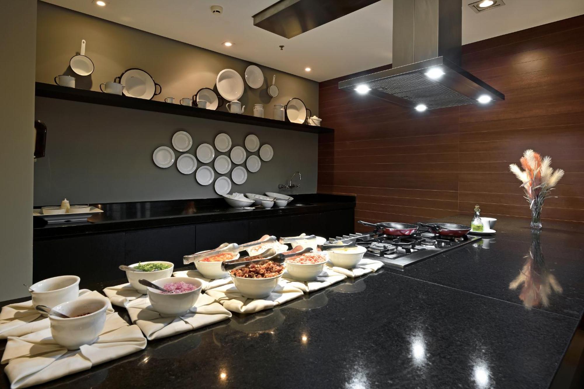 Hotel Mont Blanc Premium Ribeirão Preto Exteriér fotografie A buffet at a hotel