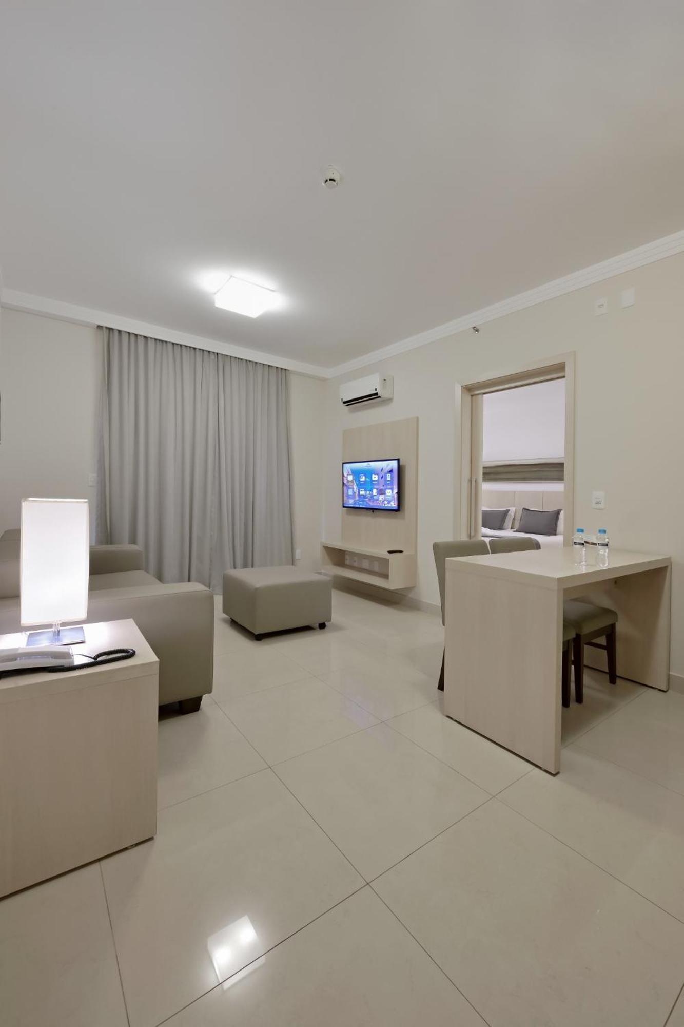 Hotel Mont Blanc Premium Ribeirão Preto Pokoj fotografie A room at the hotel