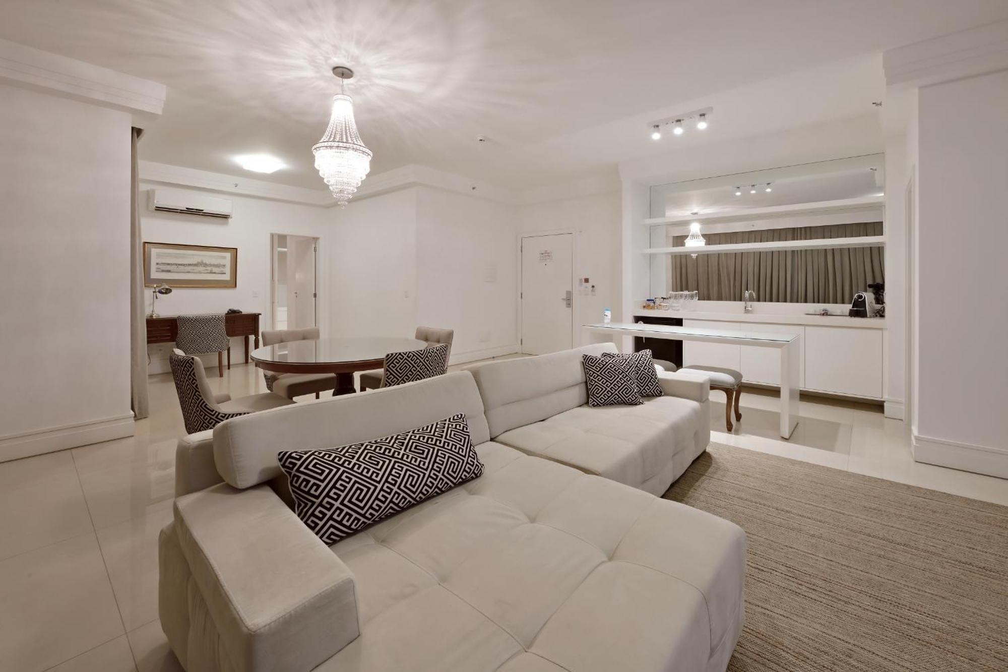 Hotel Mont Blanc Premium Ribeirão Preto Pokoj fotografie A living room in a condominium