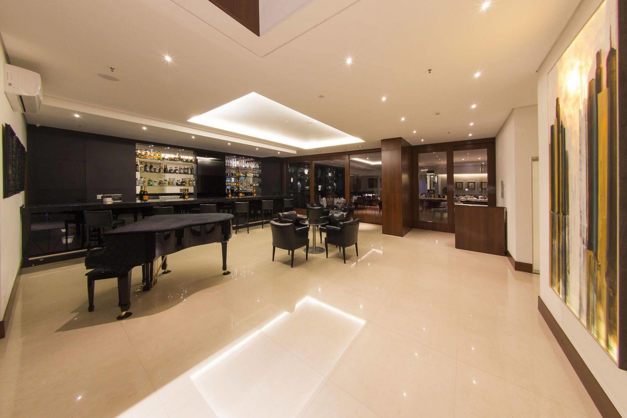 Hotel Mont Blanc Premium Ribeirão Preto Exteriér fotografie The interior of the club