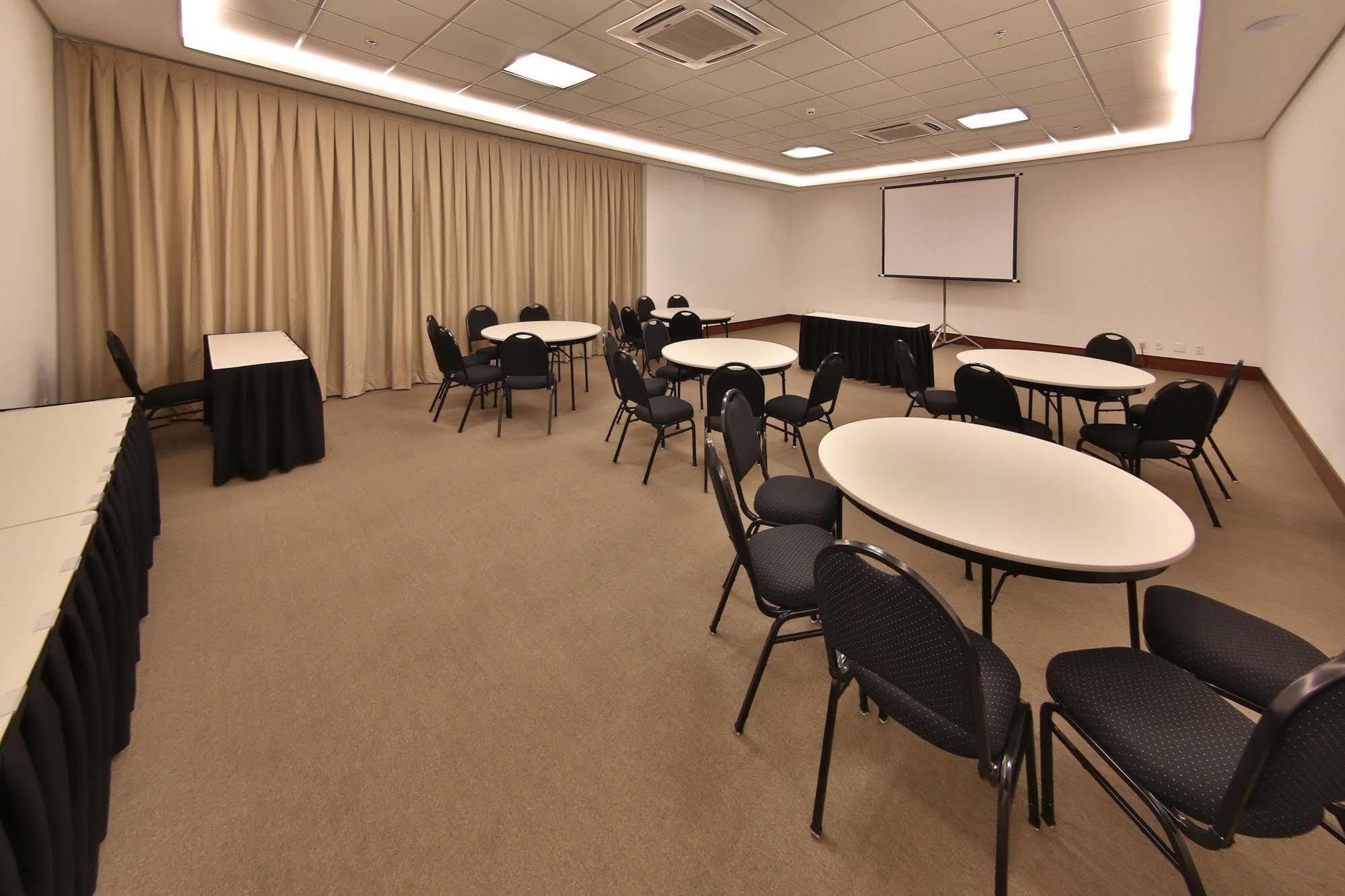 Hotel Mont Blanc Premium Ribeirão Preto Exteriér fotografie A meeting room at the National Library of the Netherlands